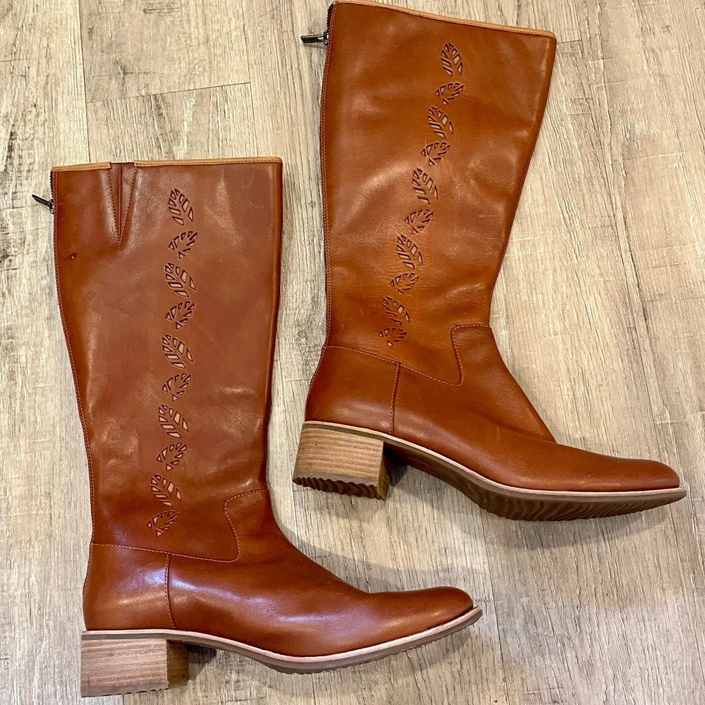 Timberland Flora Cutout Leaf Overlay Design Riding Boots Women 10M Cognac Brown